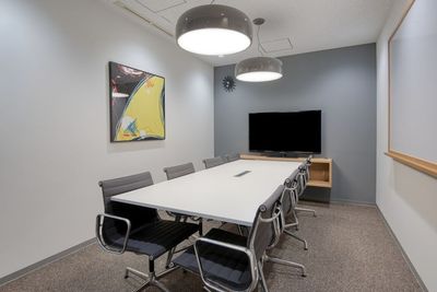 Regus 会議室｜高速Wi-Fi完備の落ち着いたビジネス空間 - リージャス会議室 SPACES新宿