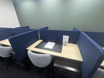 Regus コワーキングデスク｜信頼ある環境で使える開放的なワークスペース - リージャス会議室 天神ビジネスセンター