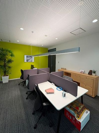 リージャス会議室 サンテラス三河安城 コワーキングデスクの室内の写真