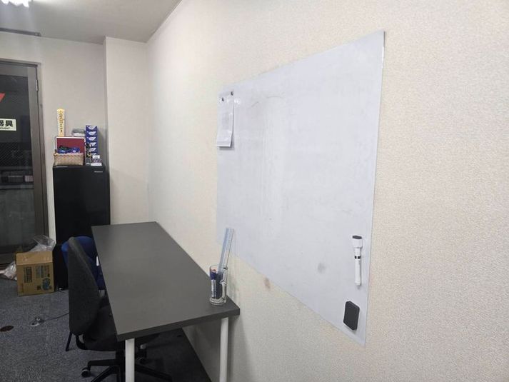 撮影・配信可/小規模オフィスセット/グリーンバックあり - 駅チカ(複数路線可)の撮影・配信スタジオ