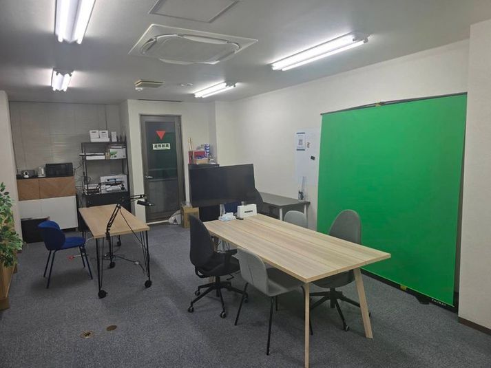 撮影・配信可/小規模オフィスセット/グリーンバックあり - 駅チカ(複数路線可)の撮影・配信スタジオ