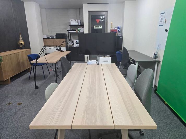 撮影・配信可/小規模オフィスセット/グリーンバックあり - 駅チカ(複数路線可)の撮影・配信スタジオ