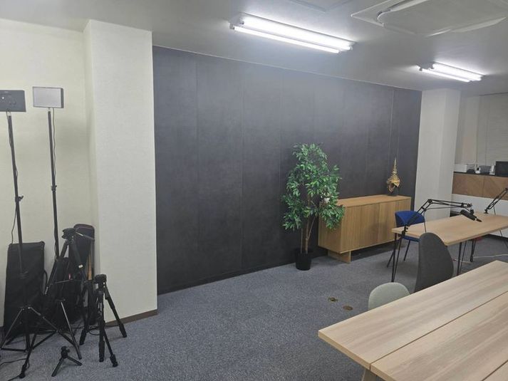撮影・配信可/小規模オフィスセット/グリーンバックあり - 駅チカ(複数路線可)の撮影・配信スタジオ