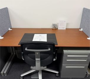 Regus コワーキングデスク｜信頼ある環境で使える開放的なワークスペース - リージャス会議室 アクア博多