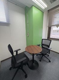 Regus 会議室｜高速Wi-Fi完備の落ち着いたビジネス空間 - リージャス会議室 オープンオフィス名古屋丸の内