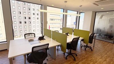 Regus コワーキングデスク|信頼ある環境で使える開放的なワークスペース - リージャス会議室 小倉駅前