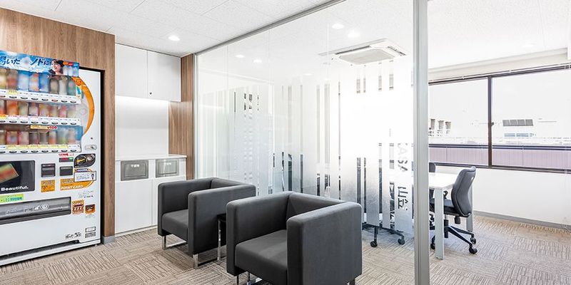 コワーキングデスク - リージャス会議室 SPACES博多駅前