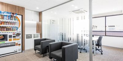 リージャス会議室 SPACES博多駅前 コワーキングデスクの室内の写真