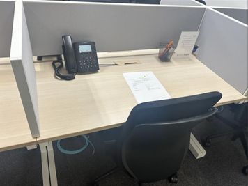 Regus コワーキングデスク｜信頼ある環境で使える開放的なワークスペース - リージャス会議室 福岡天神スカイホール