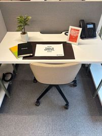 Regus コワーキングデスク｜信頼ある環境で使える開放的なワークスペース - リージャス会議室 SPACES新宿