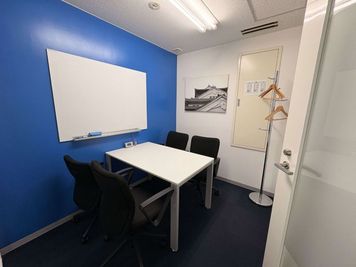 Regus 会議室｜高速Wi-Fi完備の落ち着いたビジネス空間 - リージャス会議室 オープンオフィス京都河原町御池