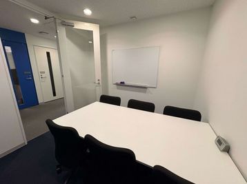 Regus 会議室｜高速Wi-Fi完備の落ち着いたビジネス空間 - リージャス会議室 オープンオフィス京都河原町御池