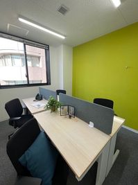 Regus コワーキングデスク｜信頼ある環境で使える開放的なワークスペース - リージャス会議室 高崎