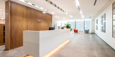 リージャス会議室 広島駅前 コワーキングデスクの入口の写真