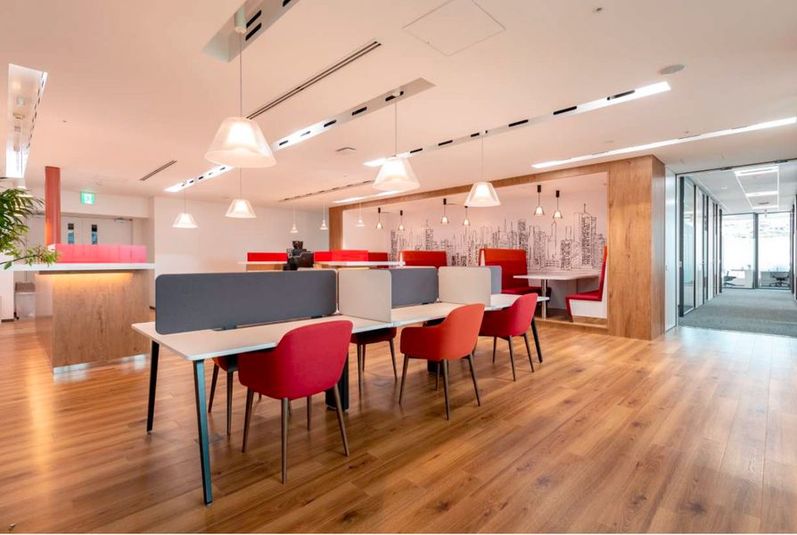 リージャス会議室 広島駅前 コワーキングデスクの室内の写真