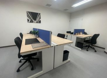 Regus コワーキングデスク｜信頼ある環境で使える開放的なワークスペース - リージャス会議室 鹿児島天文館