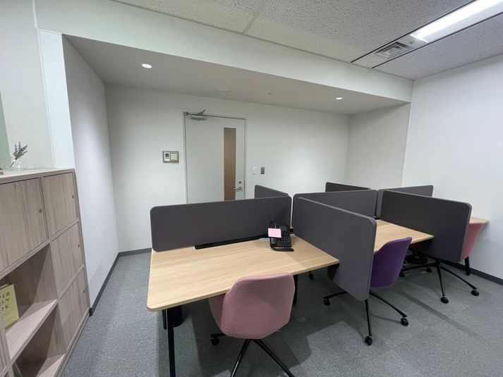 リージャス会議室 金沢パークビル コワーキングデスクの室内の写真
