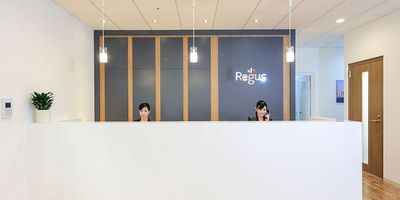 リージャス会議室 熊本下通 コワーキングデスクの室内の写真