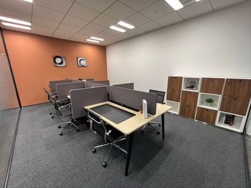 Regus コワーキングデスク|信頼ある環境で使える開放的なワークスペース - リージャス会議室 大阪梅田ツインタワーズ・ノース