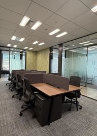 Regus コワーキングデスク｜信頼ある環境で使える開放的なワークスペース - リージャス会議室 Signatureグラングリーン ゲートタワー