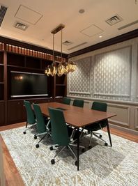 Regus 会議室｜高速Wi-Fi完備の落ち着いたビジネス空間 - リージャス会議室 Signatureグラングリーン ゲートタワー