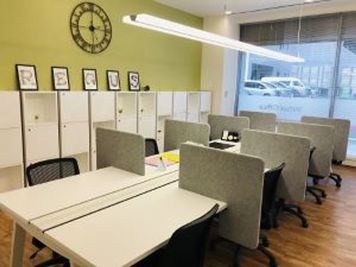 Regus コワーキングデスク｜信頼ある環境で使える開放的なワークスペース - リージャス会議室 長野駅前