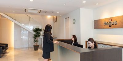 リージャス会議室 名古屋国際センター駅前 コワーキングデスクの入口の写真