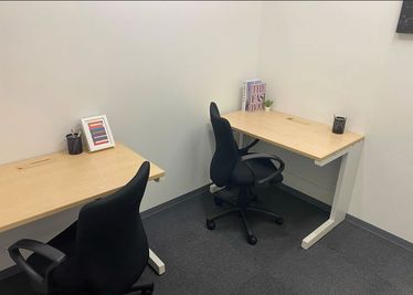 Regus コワーキングデスク｜信頼ある環境で使える開放的なワークスペース - リージャス会議室 パシフィックマークス西梅田