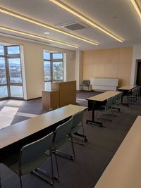 オプションでマイク、ホワイトボード使用可能。 - ホテルアーブしが　滋賀県青年会館 大会議室の室内の写真