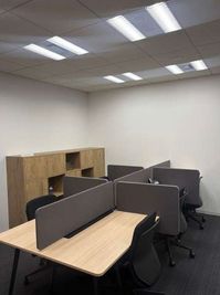 Regus コワーキングデスク|信頼ある環境で使える開放的なワークスペース - リージャス会議室 京都四条烏丸