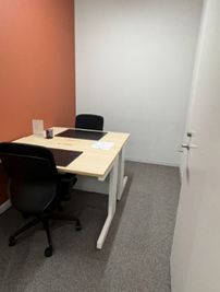 Regus オフィススペース(個室)|落ち着いた環境で使える独立型ワークスペース - リージャス会議室 梅田スクエア