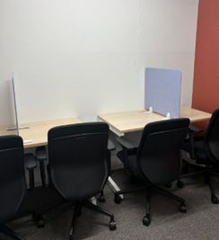 Regus コワーキングデスク｜信頼ある環境で使える開放的なワークスペース - リージャス会議室 梅田スクエア