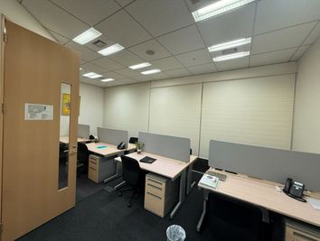 リージャス会議室 有楽町イトシア コワーキングデスクの室内の写真