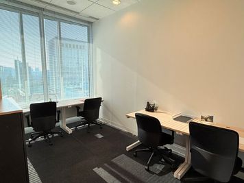 Regus オフィススペース(個室)|落ち着いた環境で使える独立型ワークスペース - リージャス会議室 有楽町イトシア