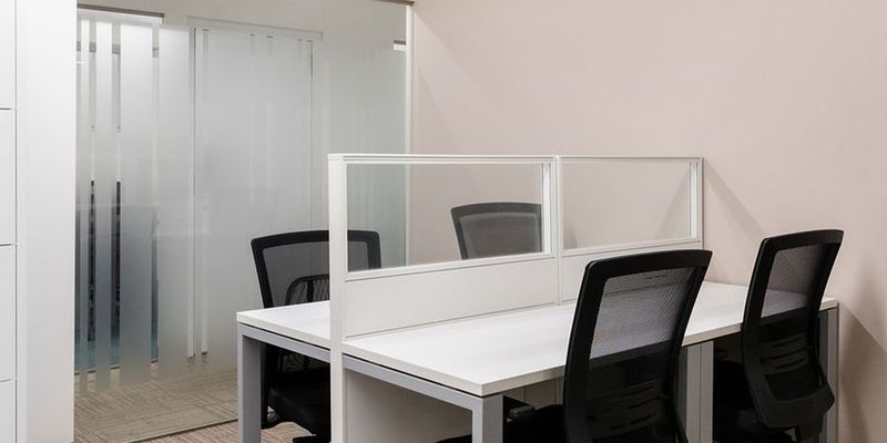 コワーキングデスク - リージャス会議室 新宿西口