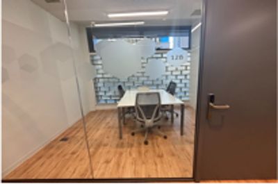 Regus オフィススペース（個室）｜落ち着いた環境で使える独立型ワークスペース - リージャス会議室 SPACES大手町ビル