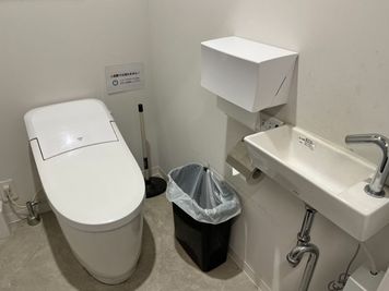男子トイレです。 - BasisPoint 西新宿店 1名個室A／ワークボックスの設備の写真