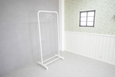 ハンガーラックはこちら🌼 - milk studio 新宿御苑店 milk studio新宿御苑店【〜10名様】の設備の写真