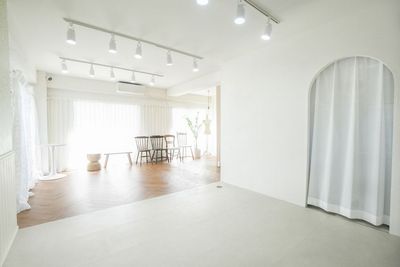 OPEN記念割🌿自然光差し込むスタジオ☀️背景6種×撮影機材📸新宿御苑｜バースデーフォト、推し活、ポートレート【〜10名様】 - milk studio 新宿御苑店