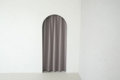 アーチ壁のカーテンは2色ご用意🪡 - milk studio 新宿御苑店 milk studio新宿御苑店【〜10名様】の室内の写真