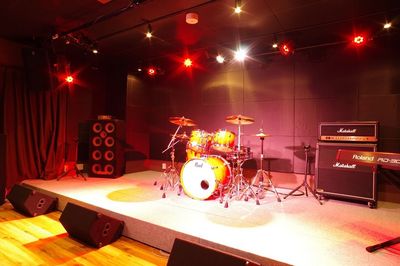 STUDIO SOLfA（スタジオソルファ） ライブ＆配信対応 Fスタジオ｜舞台・照明完備(イベント利用)の室内の写真