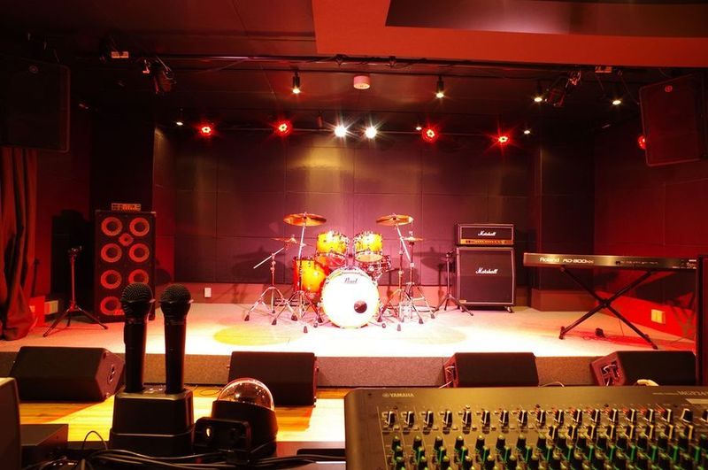 STUDIO SOLfA（スタジオソルファ） ライブ＆配信対応 Fスタジオ｜舞台・照明完備(基本利用)の室内の写真