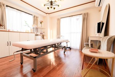 部屋全体 - レンタルサロンPalette心斎橋店 完全個室のレンタルサロンの室内の写真