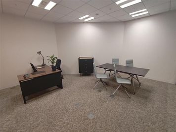 ドリンク付☕️｜Regus オフィススペース（個室）｜落ち着いた環境で使える独立型ワークスペース - リージャス会議室 Signature 六本木ヒルズ森タワー