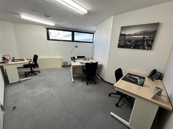 リージャス会議室 横浜駅西口 オフィススペース（個室）の室内の写真