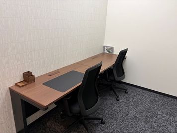 Regus オフィススペース（個室）｜落ち着いた環境で使える独立型ワークスペース - リージャス会議室 Signature日本生命丸の内ビル