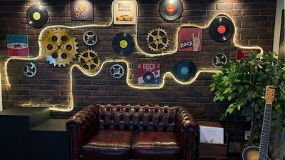 スタジオ内の壁 - Studio VEAL Kobe 白ホリスタジオ  神戸3面R白ホリスタジオ 撮影スタジオの室内の写真