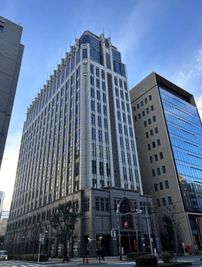 アクロス新川ビルの外観 - CocoDesk [BL-21] 茅場町　アクロス新川ビル　1Fエレベーター付近　２１番ブース CocoDesk [BL-21] の外観の写真