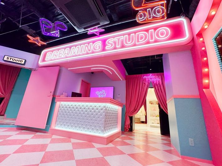 あなたが主役のアイドル体験スタジオ!
エントランスからお姫様気分！ - 世界アイドル共和国 WORLD DREAM STAGE 世界アイドル共和国 DREAMING STUDIOの外観の写真