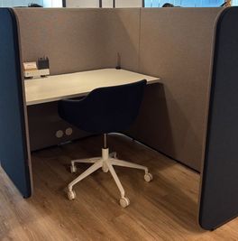 Regus コワーキングデスク｜信頼ある環境で使える開放的なワークスペース - リージャス会議室 品川グランドセントラルタワー